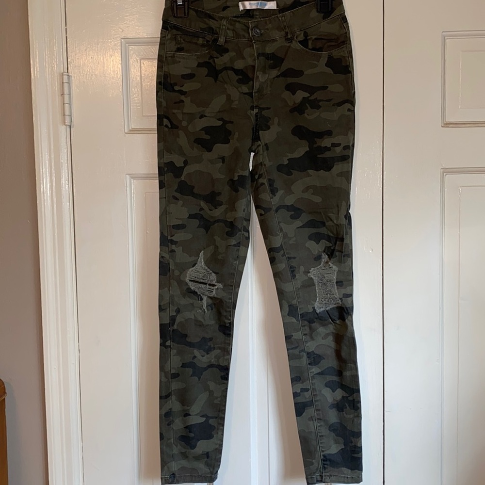 Camo skinny pants